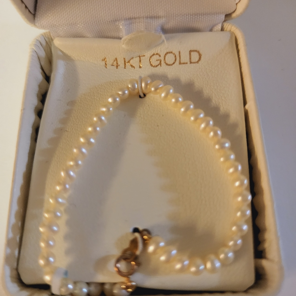 14kt gold pearl bracelet for a toddler